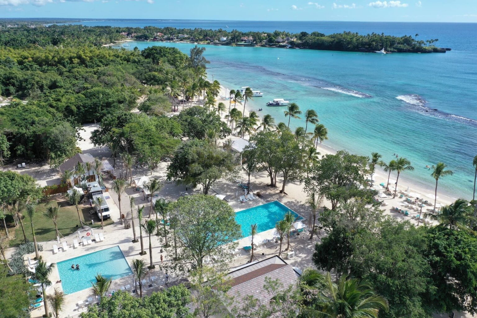 aerial-family-pool-minitas-beach-1