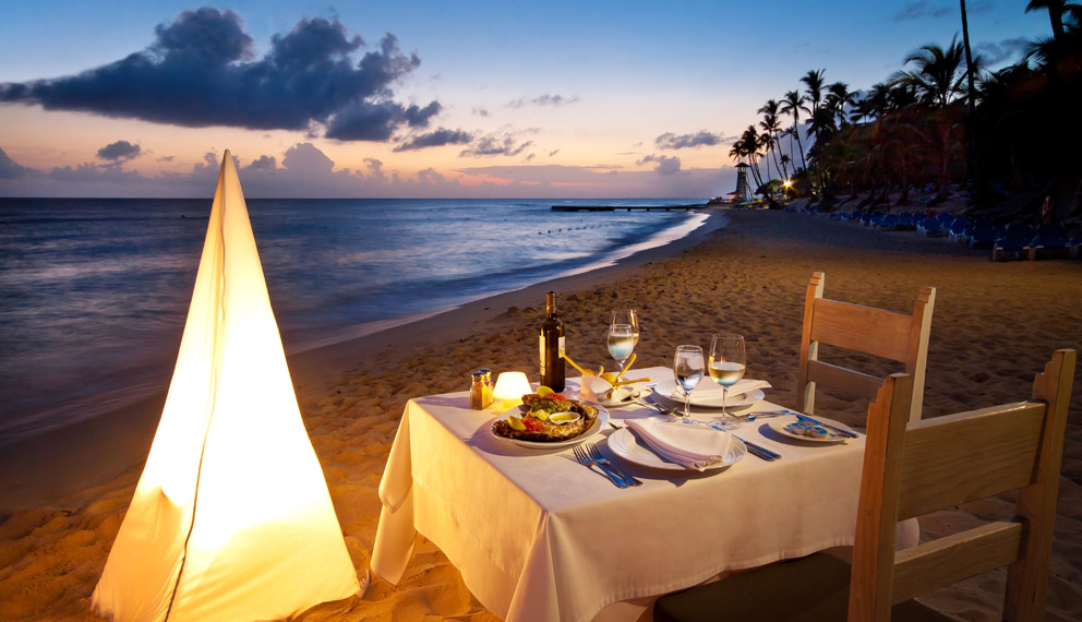 catalonia-gran-dominicus-romantic-dinner-on-the-beach_1
