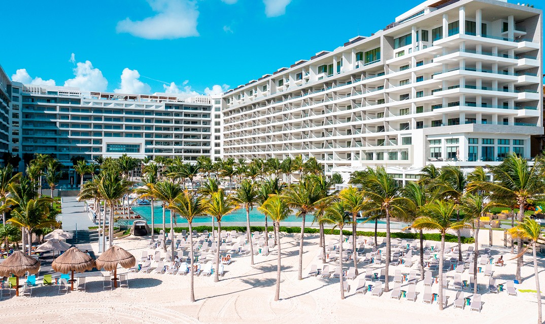 garza-blanca-cancun-front-view-w1144h640