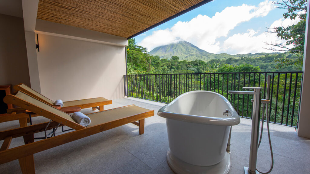 4-Tabacon-Honeymoon-Suite-3