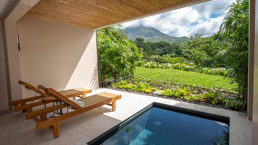 5-Tabacon-Honeymoon-Suite-Plunge-Pool-3