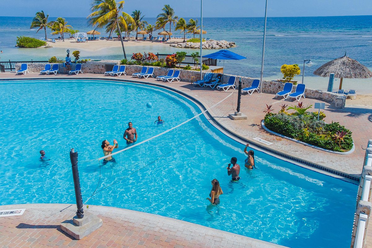 volleyball-at-main-pool