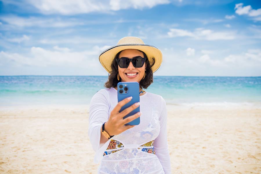 Woman-on-the-beach-with-cell-phone