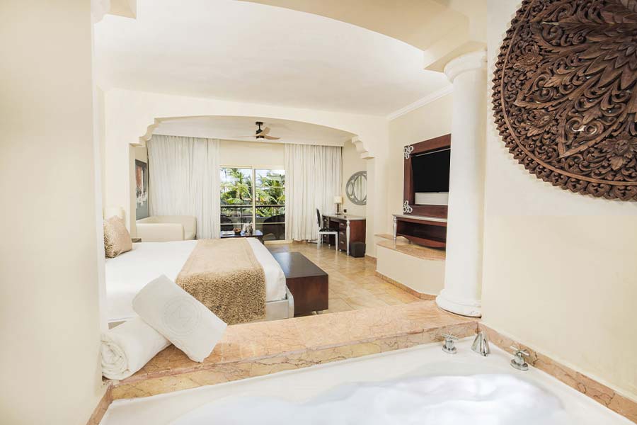 junior-suite-jacuzzi-1-majestic-colonial
